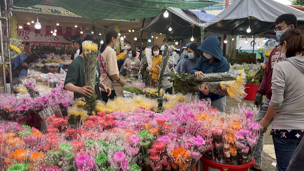 Chợ hoa Hồ Thị Kỷ hoạt động cả ngày, vắng hơn vào buổi trưa